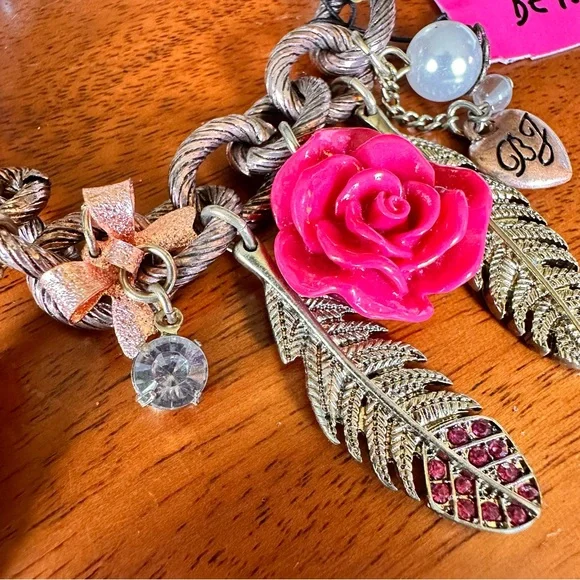 SOLD🩷[ Betsey Johnson ] Pearl & Chain Charm Bracelet - Picture 9 of 11